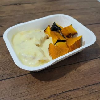 Peito de frango desfiado com creme de milho e abóbora japonesa assada 250g