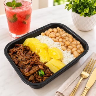 Carne desfiada (patinho) com arroz branco, feijão carioca e mandioca cozida 350g